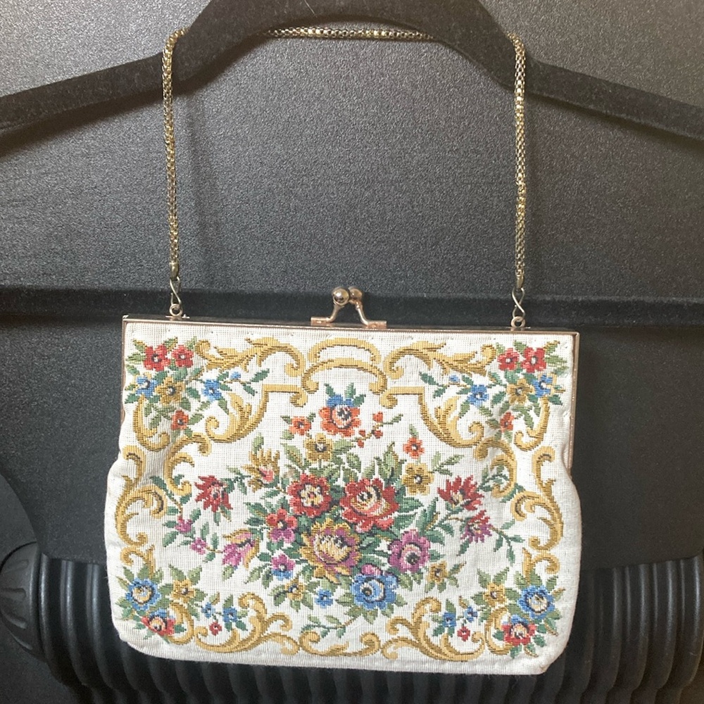 Vintage du Val dainty embroidered needlepoint clutch tapestry kiss lock
